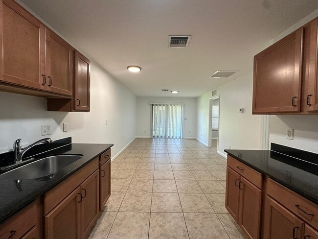 Building Photo - Villas Apartments in Fort Lauderdale