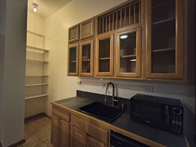 Foto del edificio - 1532 W 19th St