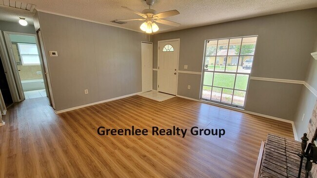 Building Photo - Adorable 2 Bed/1 Bath Updated Home in Seven Springs! - Fenced Yard!