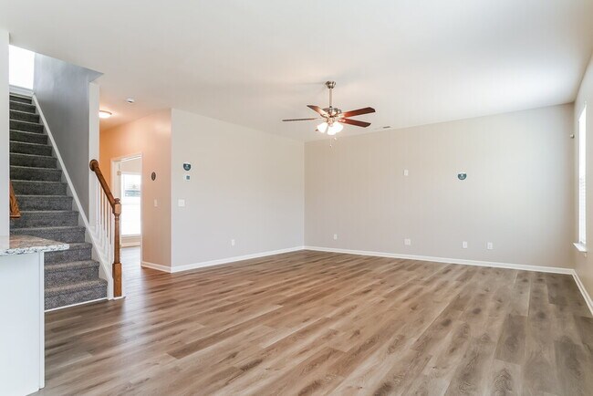 Building Photo - 220 Rosewood Ln