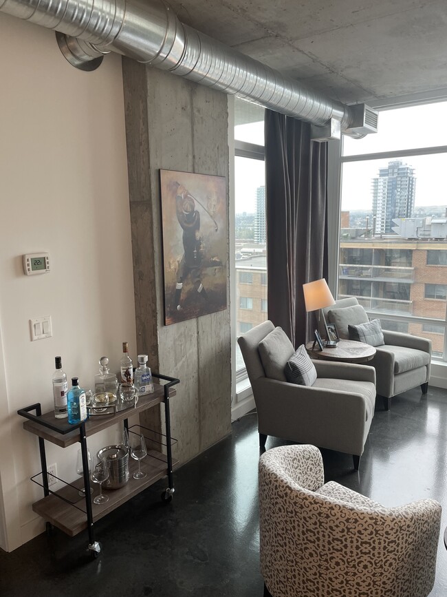 Building Photo - 1319 14 Av SW