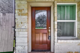 Building Photo - 2211 Silverbonnet St