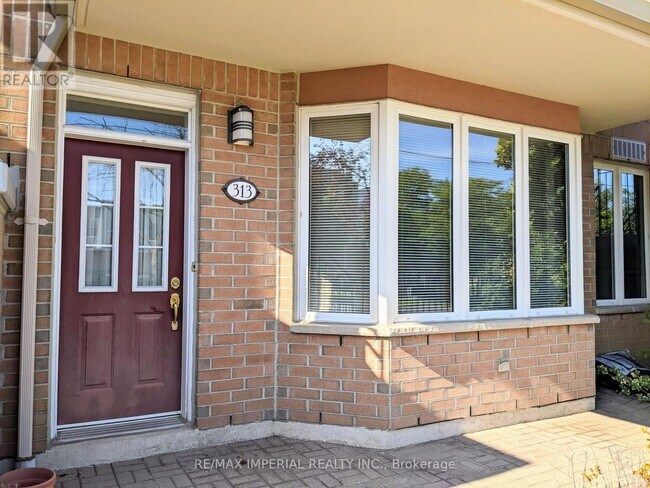 Building Photo - 313 Grandview Way