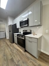 Building Photo - Westshore Palms