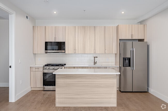 3BR, 2BA - 1,061SF - Kitchen - 39 Lexington Ave