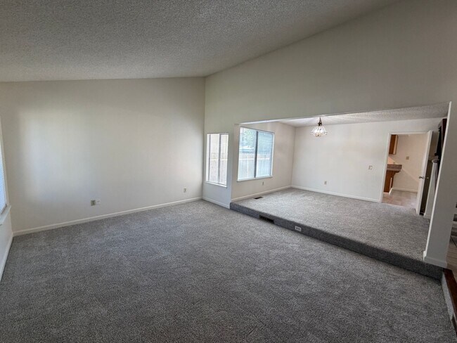 Foto del edificio - 872 Shellwood Way