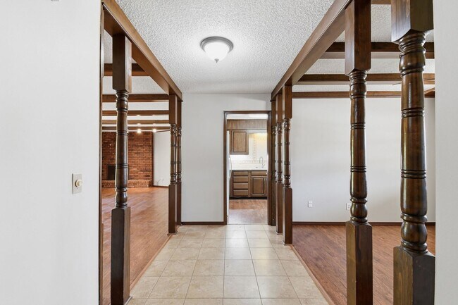 Building Photo - 7001/7003 S Indianapolis Ave Duplex