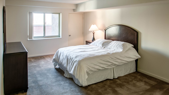 Spacious bedrooms with plenty of closet space - Sherwood Towers Apartments