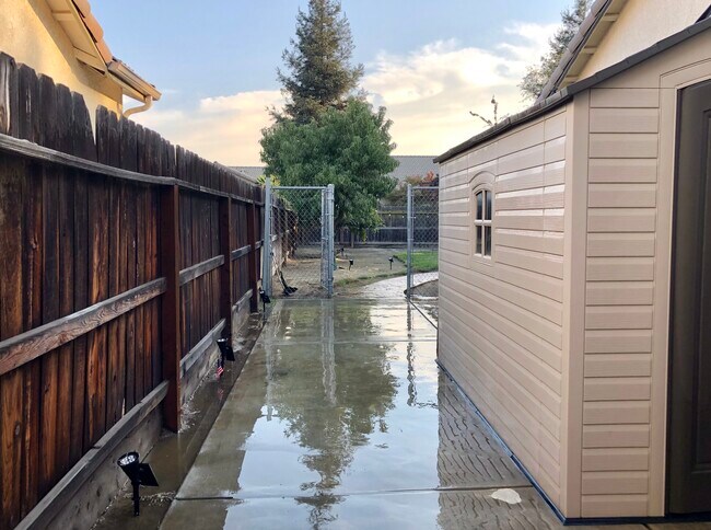 Foto del edificio - 1121 Oak Ave