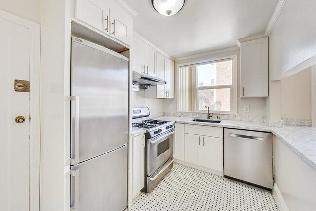 Building Photo - Renovated one bedroom, fantastic Lake Merr...