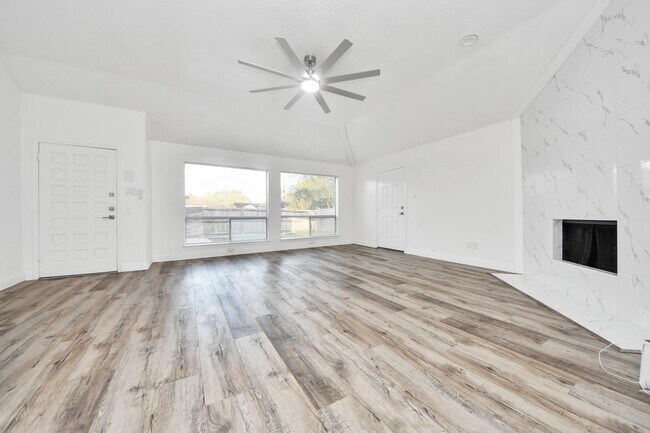 Foto del edificio - 11627 Bowlan Ln