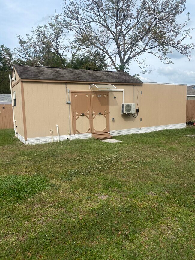 Photo - 1801 Daniels St Apartments