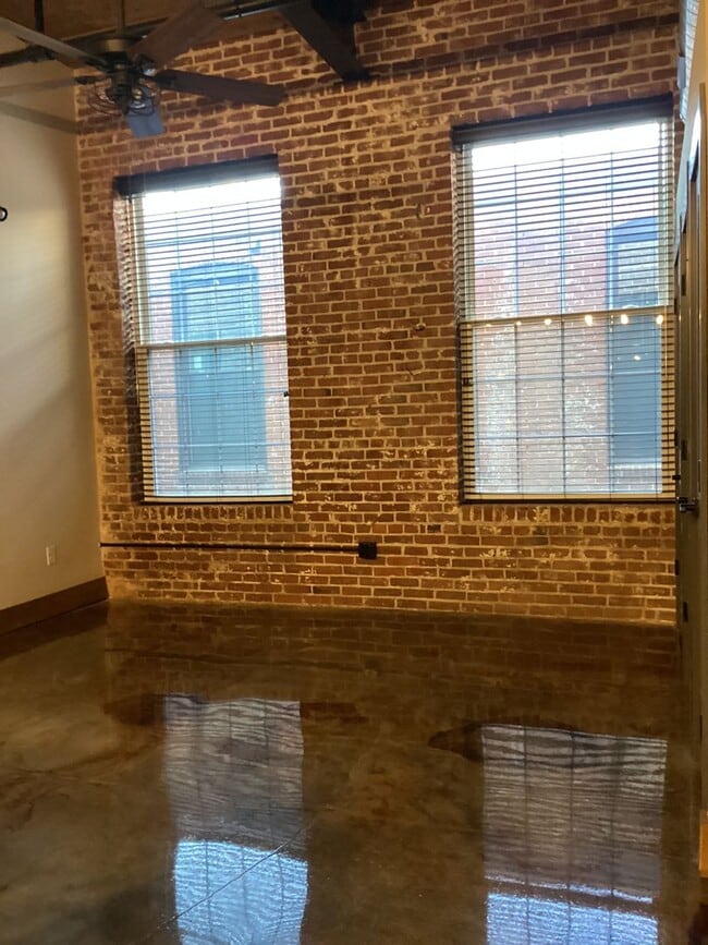 Building Photo - 1 Bedroom 1 Bathroom Apartment in Red Lion, PA