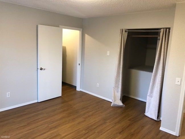 Building Photo - 1 br, 1.5 bath Condo - 4511 Folker St Apt 11B