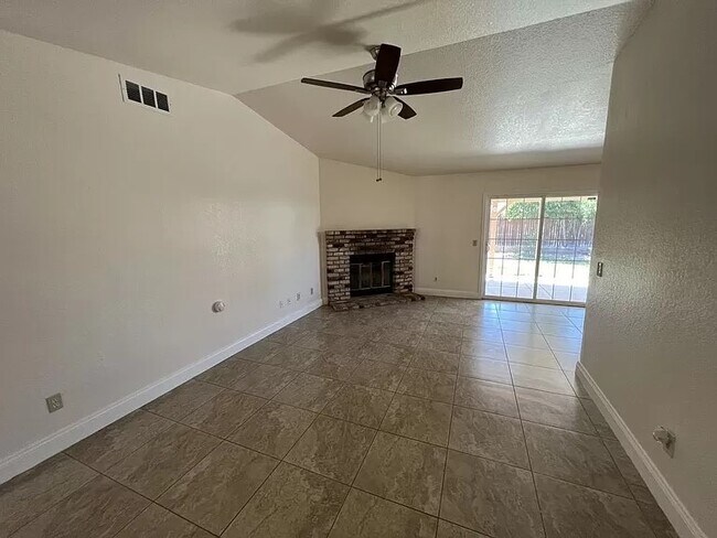 Foto del edificio - 1021 Marston St