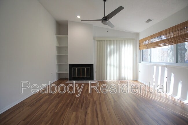 Building Photo - 1956 Villaridge Dr