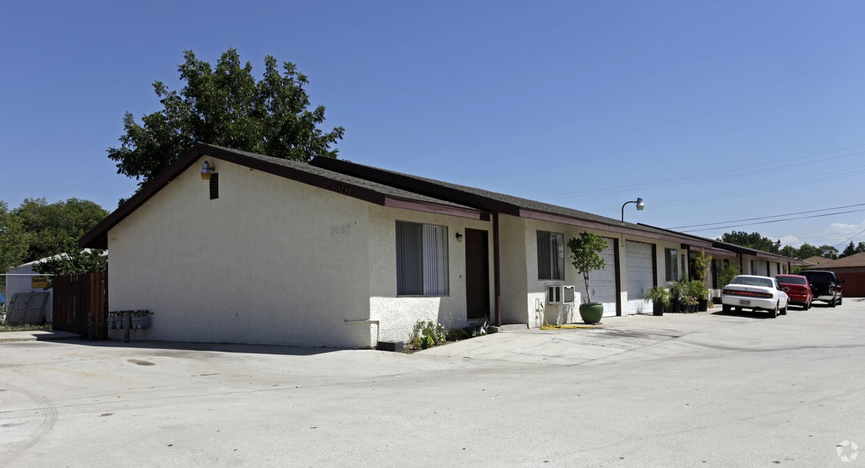 Primary Photo - 9343-9353 Juniper Ave