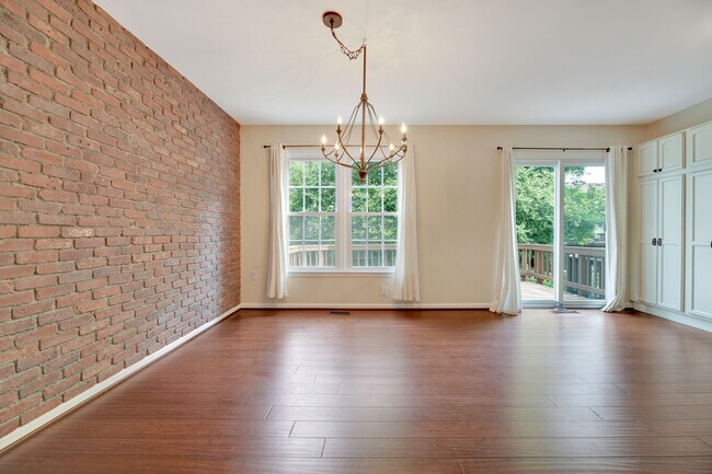 Foto del edificio - 6134 Summer Park Ln