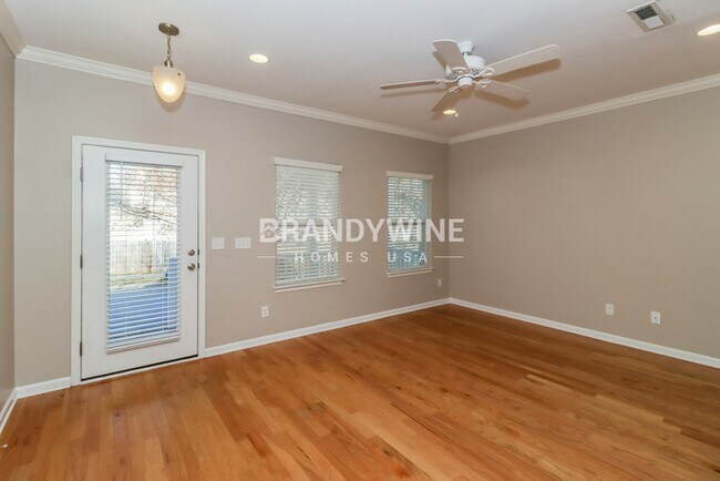 Building Photo - NEW Lower Rental Rate Leasing Special: Mar...