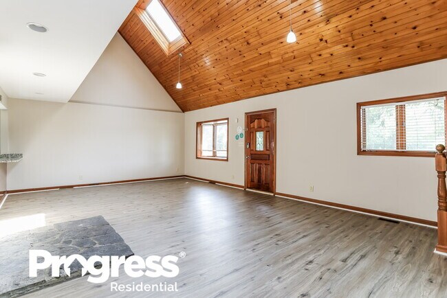 Foto del edificio - 4745 Summit Rd SW