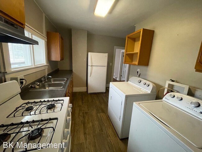 Building Photo - 2 br, 1 bath House - 2107 Central St