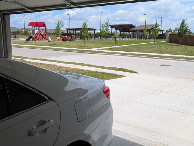 Foto del edificio - 304 Cornstalk Ln