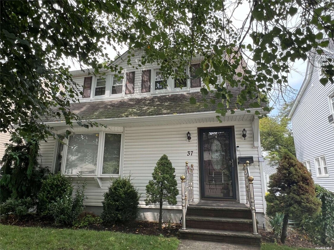 Primary Photo - 37 Pembroke St