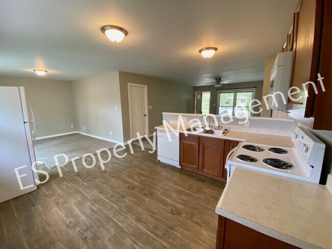 Foto del edificio - Beautiful 3-Bedroom, 2-Bathroom  Ranch in ...