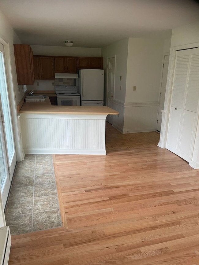 Foto del edificio - 2 Bed, 1 Bath Townhouse- Garage included