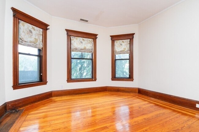 Building Photo - 24 Walden St