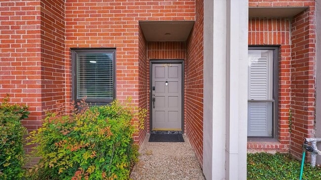 Building Photo - 2608 Bering Dr