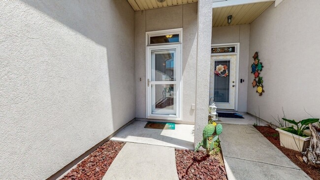 Building Photo - Two Bedroom Townhome w/garage located sout...