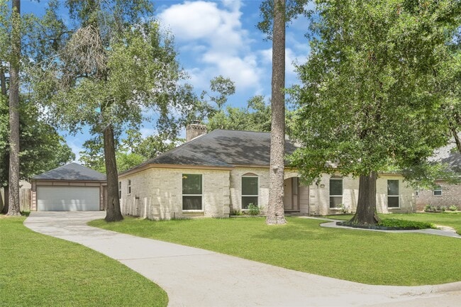 Building Photo - 2123 Lakeville Dr