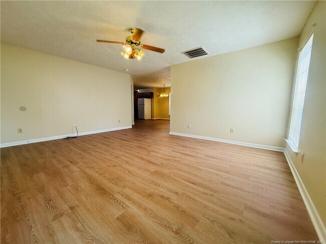 Building Photo - 2040 Glenwick Dr