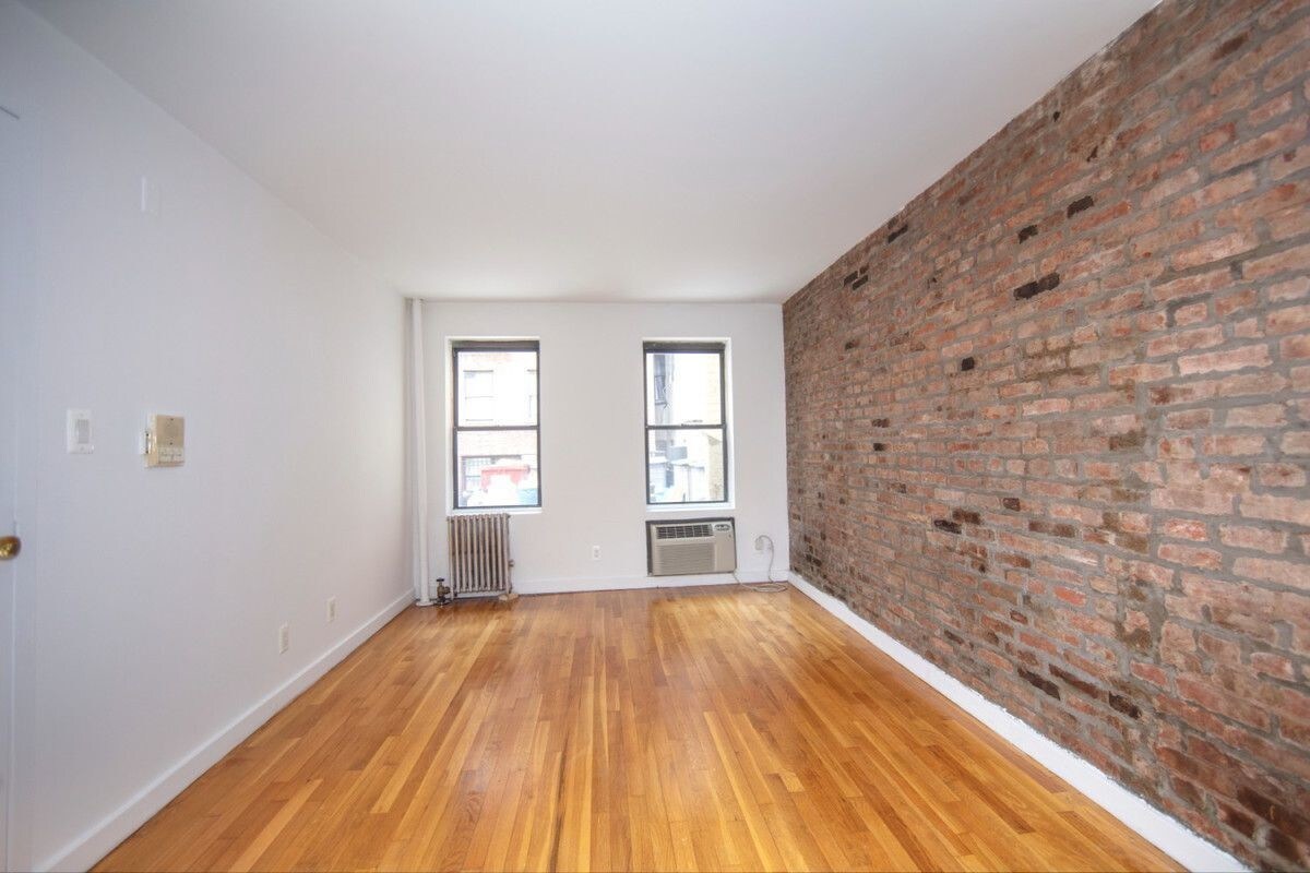 Building Photo - Newly Renovated Studio