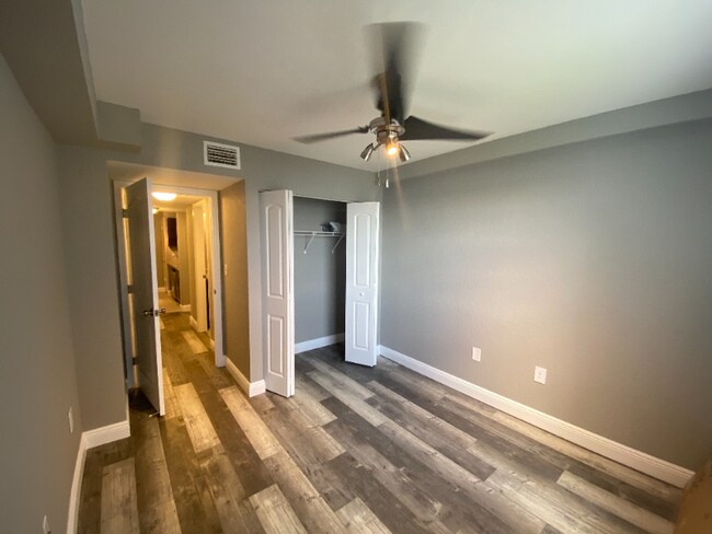 Foto del edificio - 2831 N Oakland Forest Dr