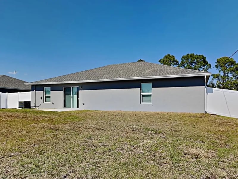 Primary Photo - 2932 SW 5th Ave