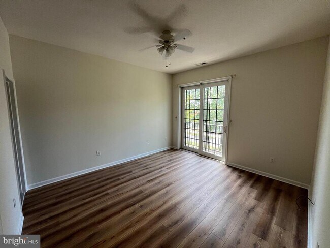 Foto del edificio - 17400 N Village Main Blvd