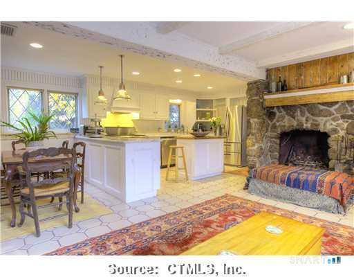 Foto del edificio - 38 Strawberry Ridge Rd