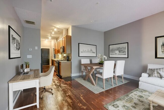 Building Photo - 5422 Sholtz St