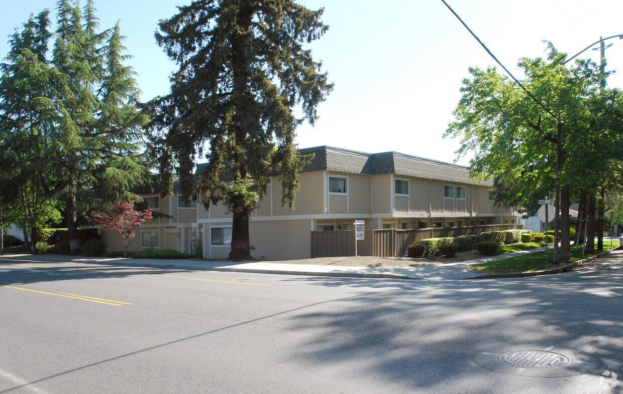 Primary Photo - Union Square Apartments