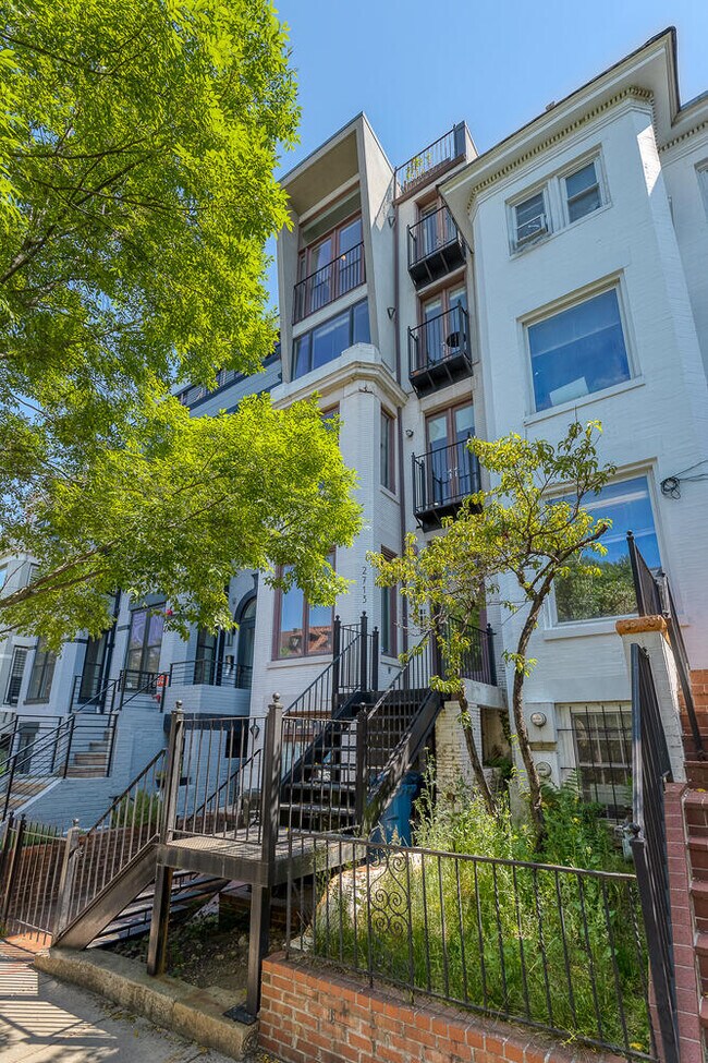 Foto del edificio - 2713 Ontario Rd NW