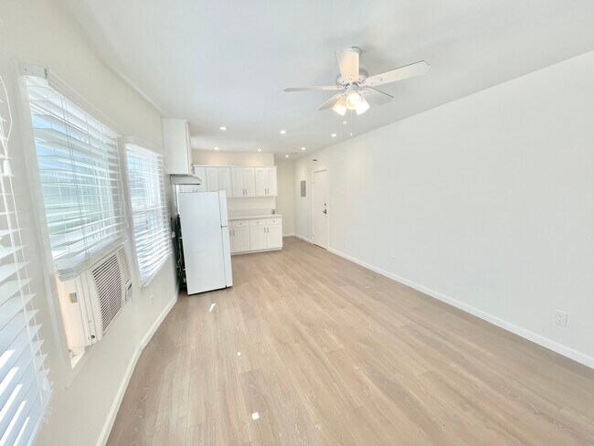 Foto del edificio - 33 Clubhouse Ave