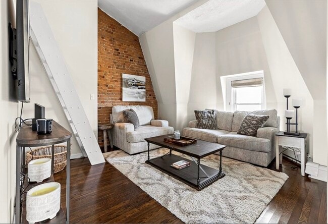 Building Photo - 53 M St