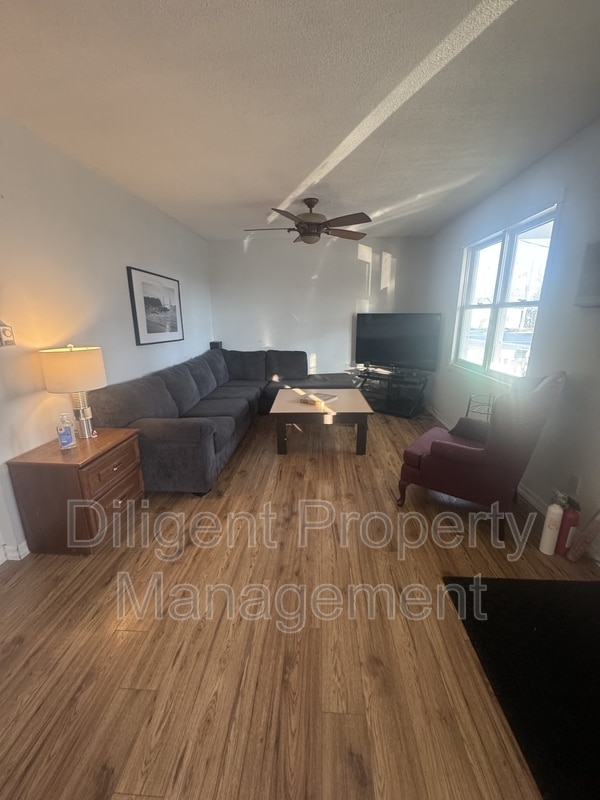 Building Photo - 612 Romaine St