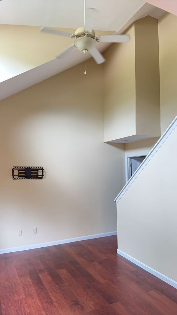 Building Photo - 20 E Spring St