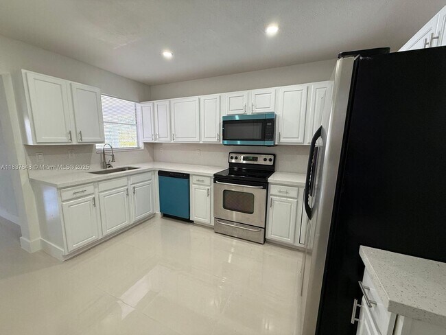 Foto del edificio - 1494 W 34th St
