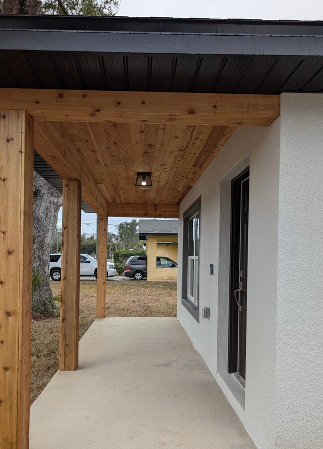 Building Photo - 519 SW 19th Ave