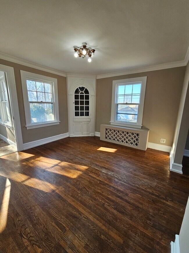 923 Preston Ave, Elgin, IL 60120 House Rental in Elgin, IL