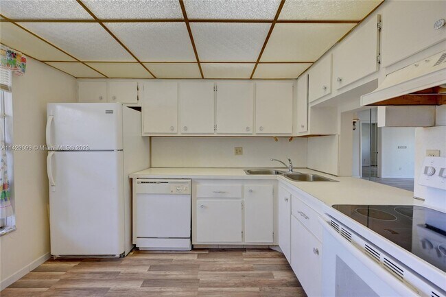 Building Photo - 5890 NW 64th Ave
